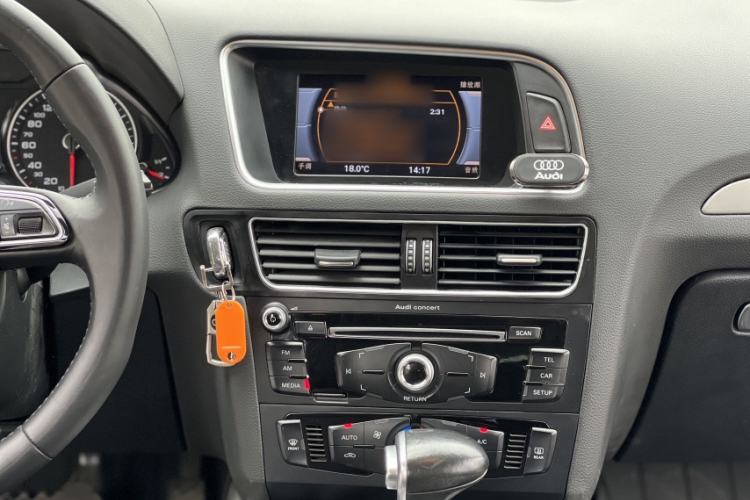 Used Audi Q5 2016 40 TFSI Trendy Edition Audio And AC Panel