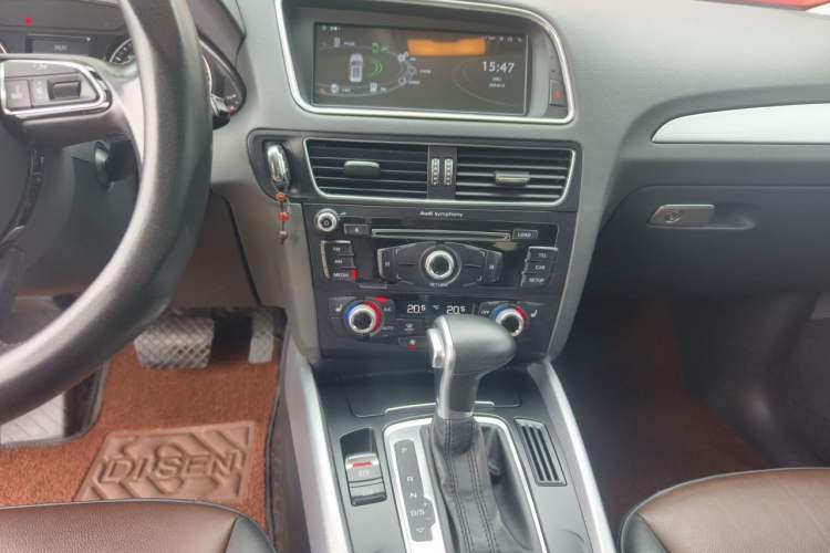Used Audi Q5 2016 40 TFSI Technology Edition Audio And AC Panel