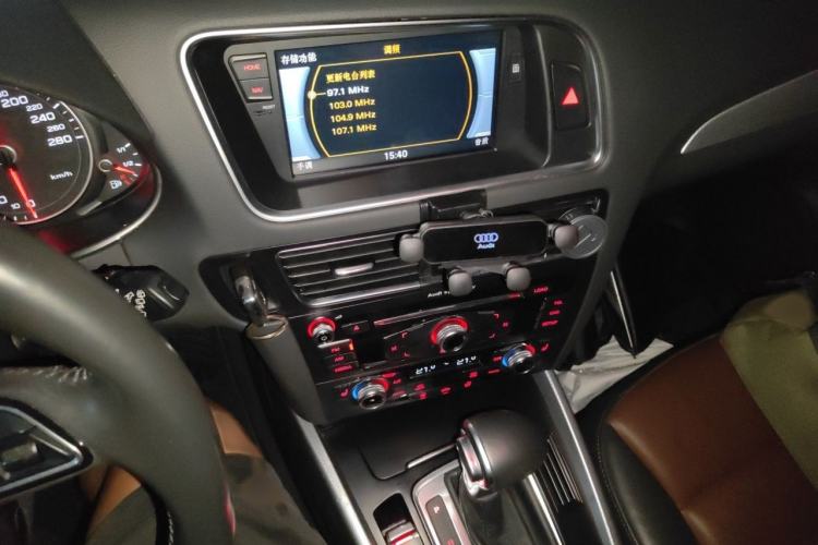 Used Audi Q5 2016 40 TFSI Technology Edition Audio And AC Panel