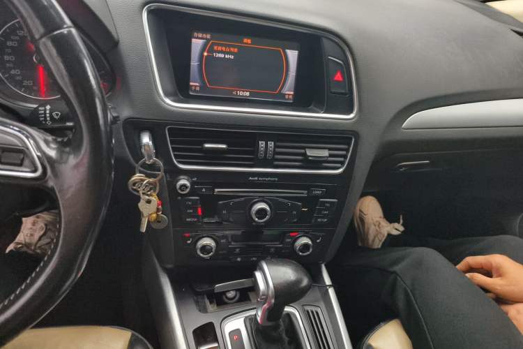 Used Audi Q5 2016 40 TFSI Technology Edition Audio And AC Panel