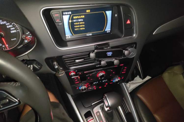 Used Audi Q5 2016 40 TFSI Technology Edition Audio And AC Panel