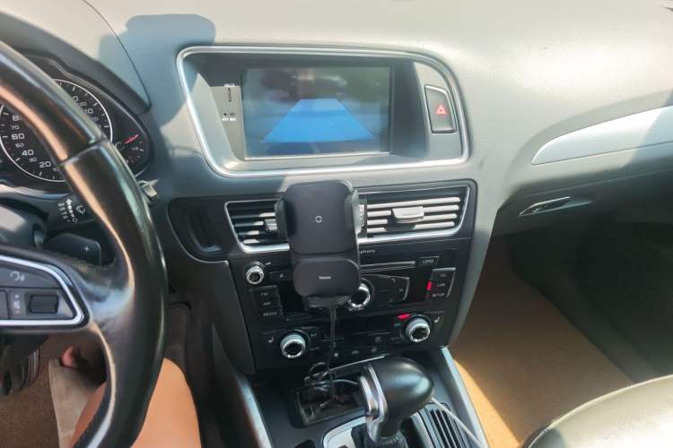 Used Audi Q5 2016 40 TFSI Technology Edition Audio And AC Panel