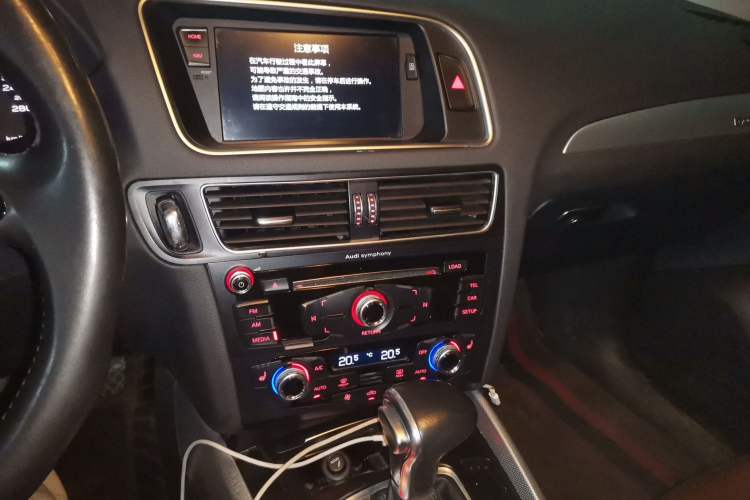 Used Audi Q5 2016 40 TFSI Technology Edition Audio And AC Panel