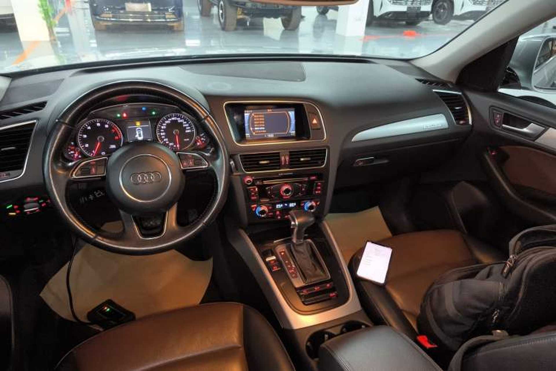 Used Audi Q5 2016 40 TFSI Technology Edition Audio And AC Panel