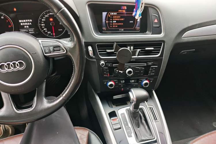 Used Audi Q5 2016 40 TFSI Technology Edition Audio And AC Panel