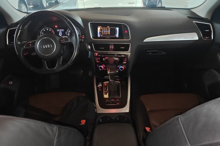 Used Audi Q5 2016 40 TFSI Technology Edition Center Console