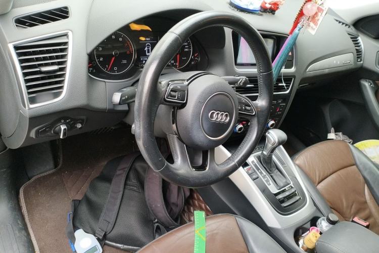 Used Audi Q5 2016 40 TFSI Technology Edition Center Console