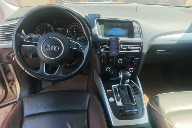 Used Audi Q5 2016 40 TFSI Technology Edition Center Console