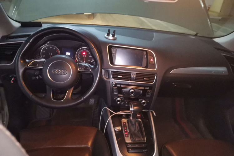Used Audi Q5 2016 40 TFSI Technology Edition Center Console