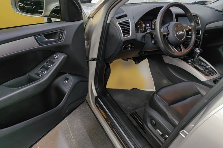 Used Audi Q5 2016 40 TFSI Trendy Edition Driver Seat
