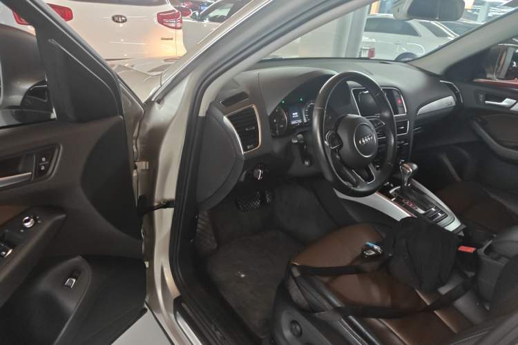 Used Audi Q5 2016 40 TFSI Technology Edition Driver Seat