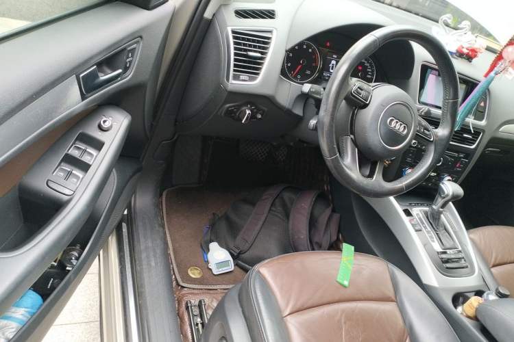 Used Audi Q5 2016 40 TFSI Technology Edition Driver Seat