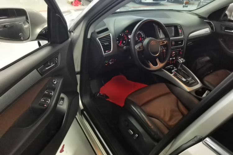 Used Audi Q5 2016 40 TFSI Technology Edition Driver Seat