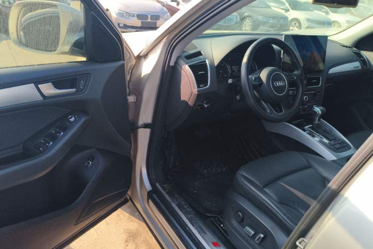 Used Audi Q5 2016 40 TFSI Technology Edition Driver Seat