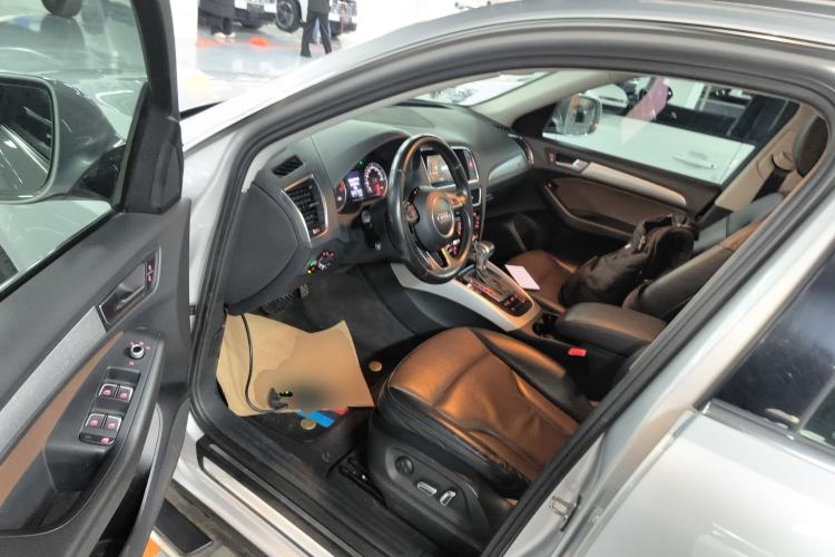 Used Audi Q5 2016 40 TFSI Technology Edition Driver Seat