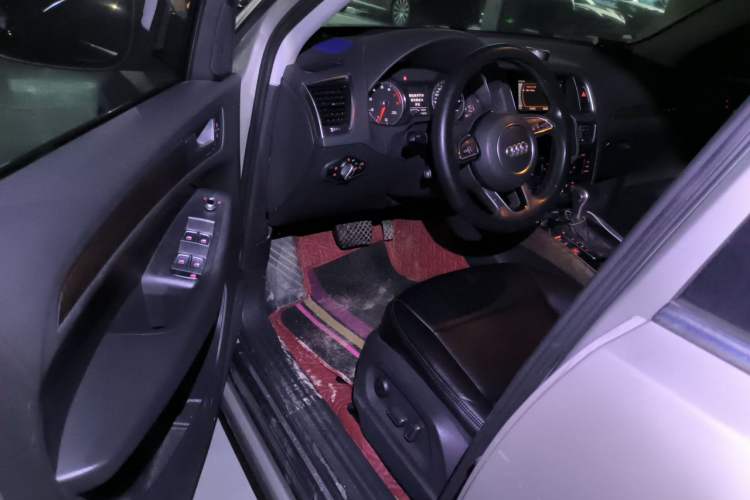 Used Audi Q5 2016 40 TFSI Trendy Edition Driver Seat