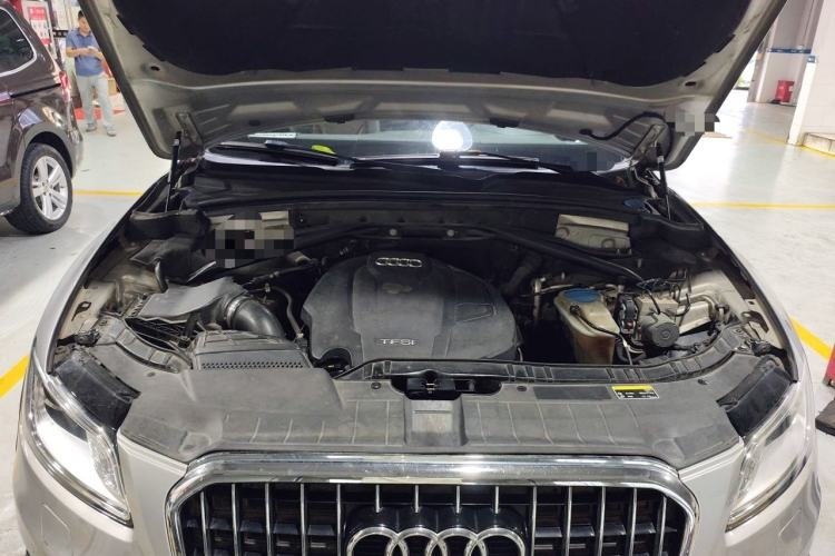 Used Audi Q5 2016 40 TFSI Comfort Model Engine Bay