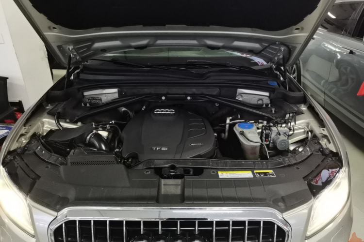Used Audi Q5 2016 40 TFSI Technology Edition Engine Bay