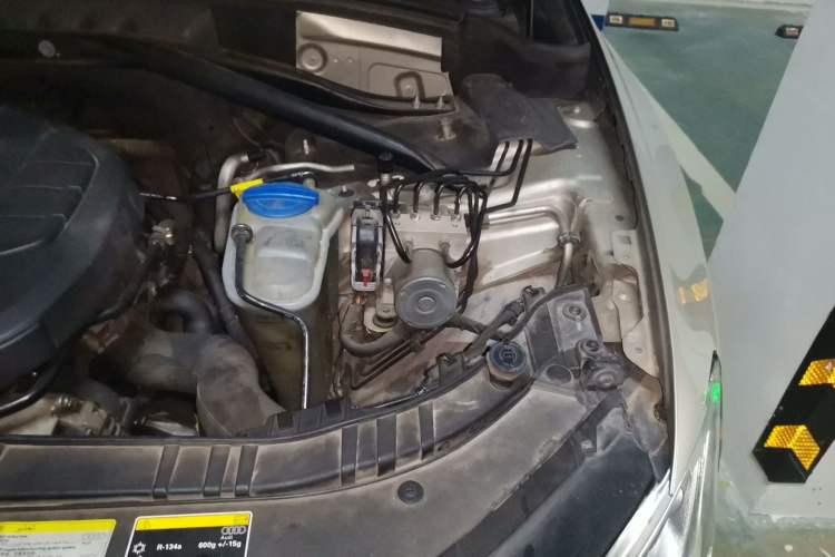 Used Audi Q5 2016 40 TFSI Technology Edition Engine Bay Left