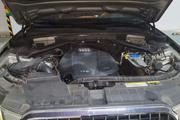 Used Audi Q5 2016 40 TFSI Technology Edition Engine Bay