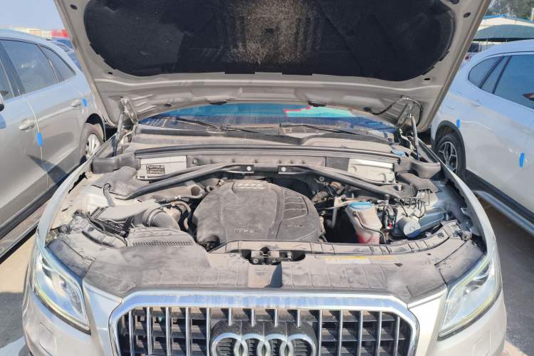 Used Audi Q5 2016 40 TFSI Technology Edition Engine Bay
