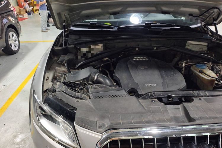 Used Audi Q5 2016 40 TFSI Comfort Model Engine Bay Right