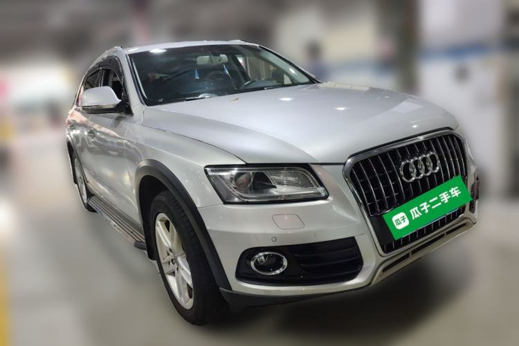 Used Audi Q5 2016 40 TFSI Comfort Model Front Right 45 Deg