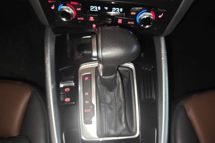 Used Audi Q5 2016 40 TFSI Technology Edition Gear Lever