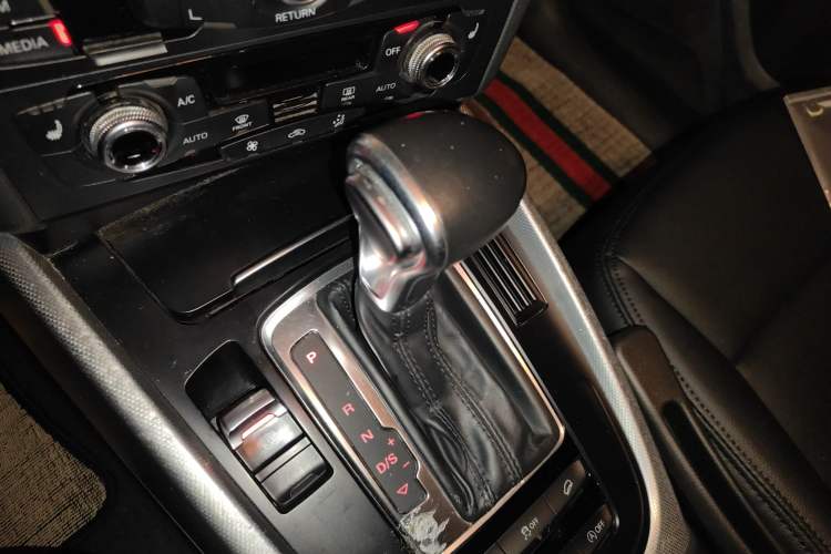 Used Audi Q5 2016 40 TFSI Technology Edition Gear Lever