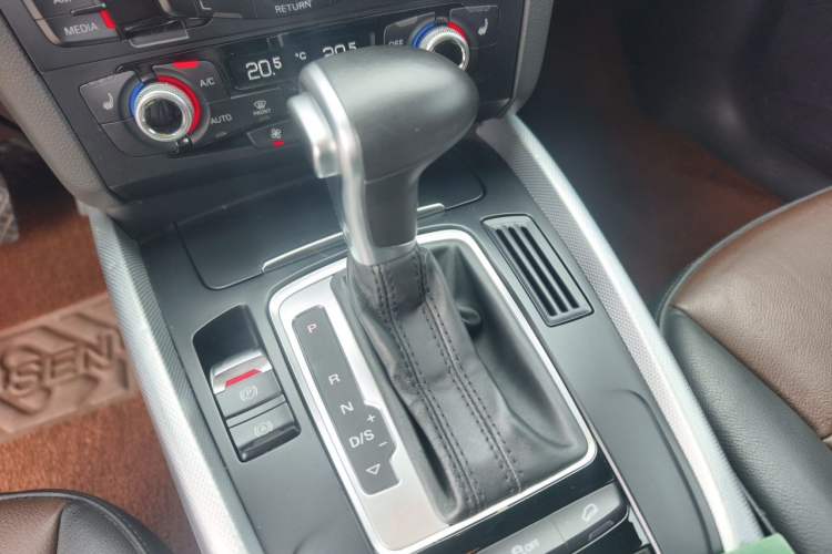 Used Audi Q5 2016 40 TFSI Technology Edition Gear Lever