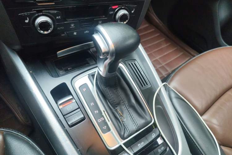 Used Audi Q5 2016 40 TFSI Technology Edition Gear Lever