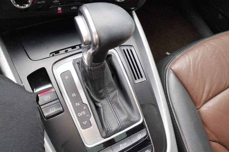 Used Audi Q5 2016 40 TFSI Technology Edition Gear Lever