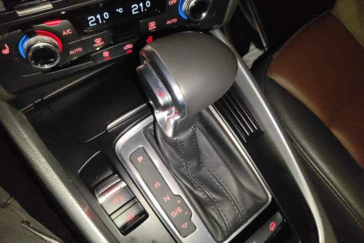 Used Audi Q5 2016 40 TFSI Technology Edition Gear Lever