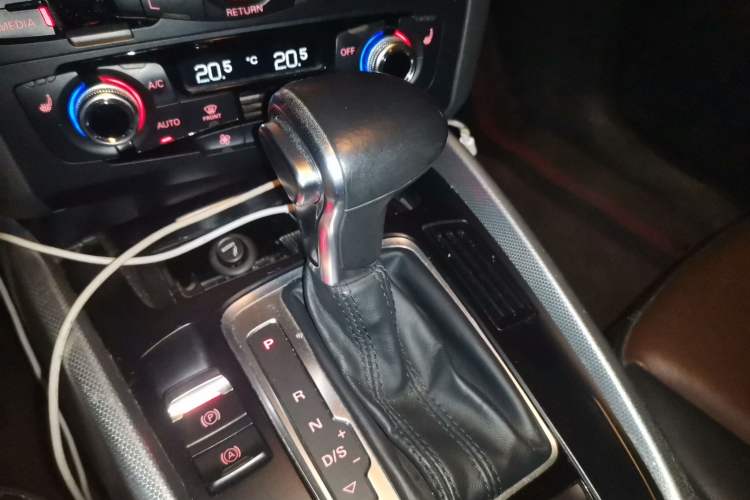 Used Audi Q5 2016 40 TFSI Technology Edition Gear Lever