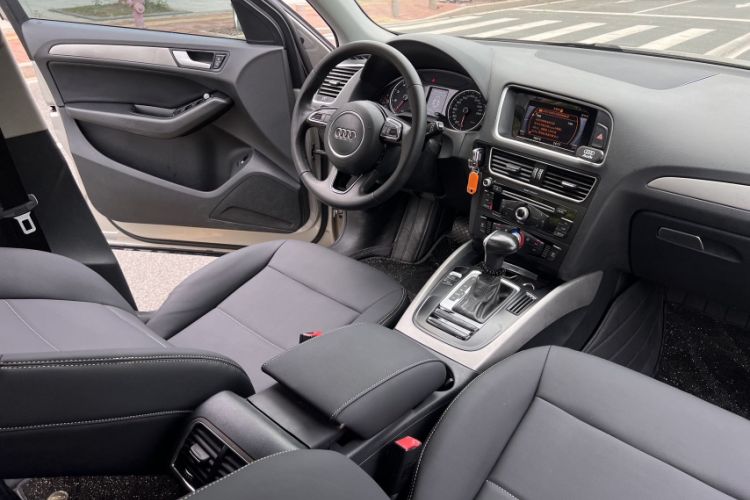 Used Audi Q5 2016 40 TFSI Trendy Edition Interior 12