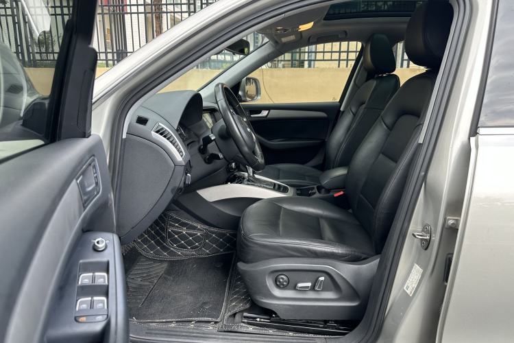 Used Audi Q5 2016 40 TFSI Trendy Edition Interior 2