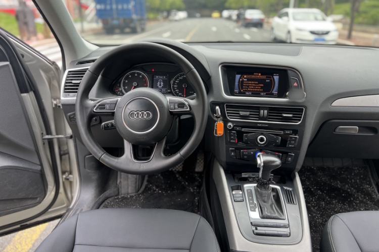Used Audi Q5 2016 40 TFSI Trendy Edition Interior 4