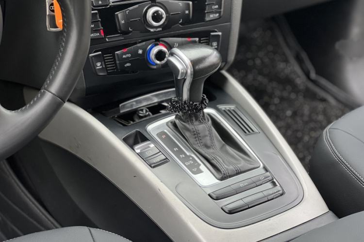 Used Audi Q5 2016 40 TFSI Trendy Edition Interior 8