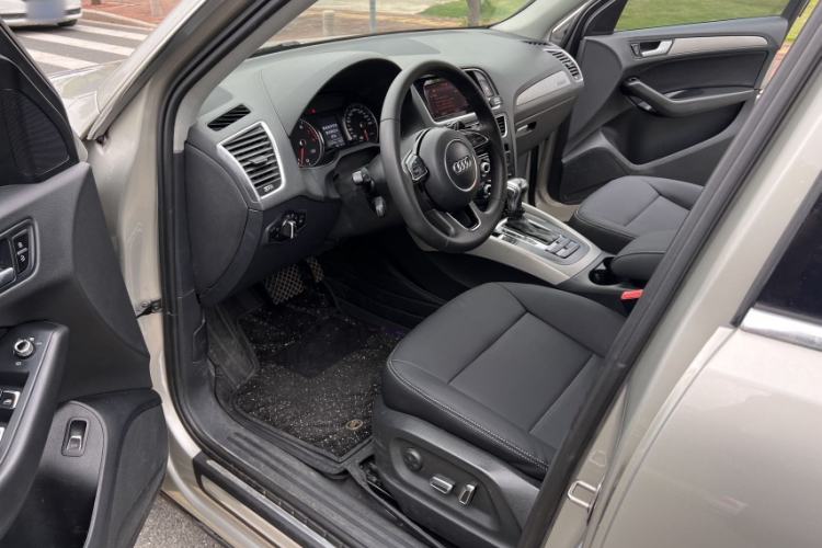 Used Audi Q5 2016 40 TFSI Trendy Edition Interior 9