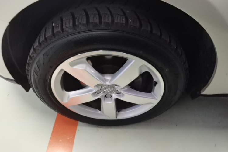Used Audi Q5 2016 40 TFSI Technology Edition Left Front Wheel Hub