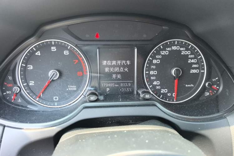 Used Audi Q5 2016 40 TFSI Technology Edition Odometer Close Up