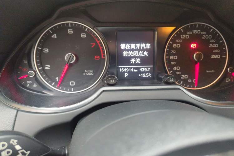 Used Audi Q5 2016 40 TFSI Technology Edition Odometer Close Up