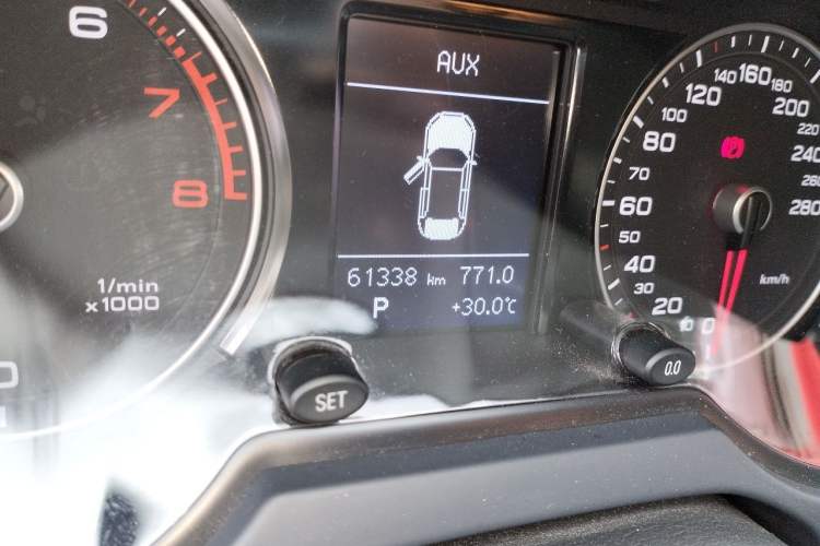 Used Audi Q5 2016 40 TFSI Technology Edition Odometer Close Up