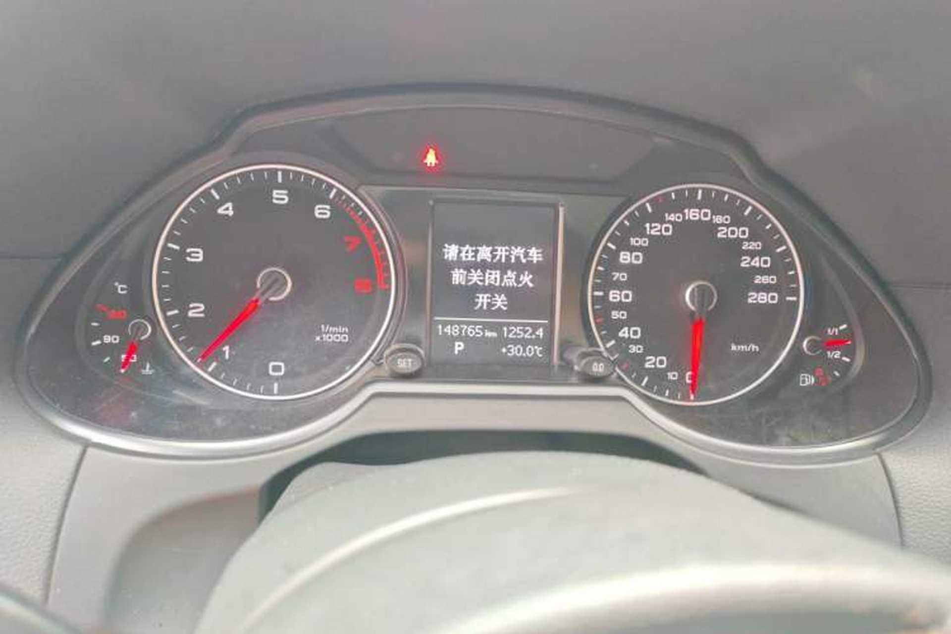 Used Audi Q5 2016 40 TFSI Technology Edition Odometer Close Up