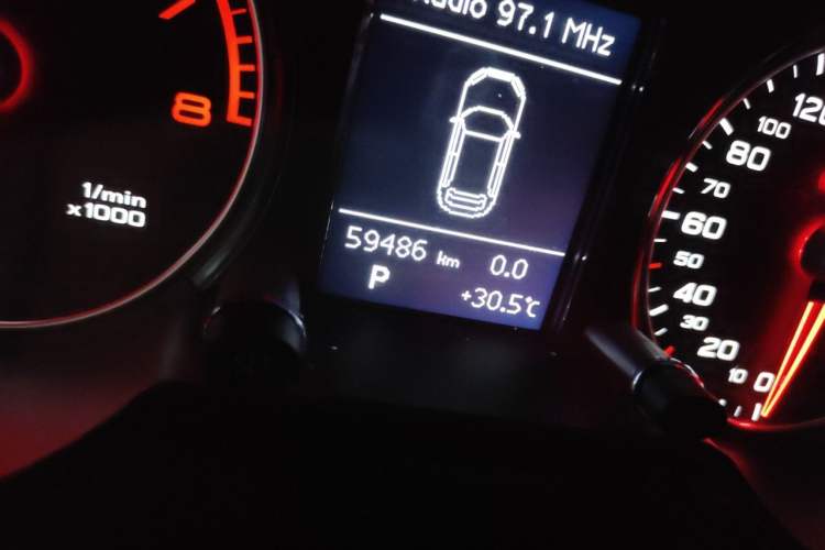 Used Audi Q5 2016 40 TFSI Technology Edition Odometer Close Up