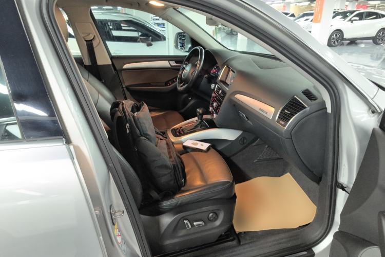 Used Audi Q5 2016 40 TFSI Technology Edition Right Front Seat