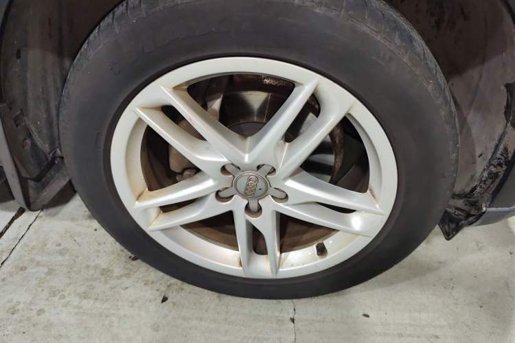 Used Audi Q5 2016 40 TFSI Comfort Model Right Front Wheel Hub