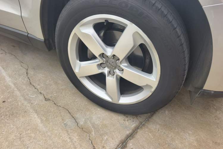 Used Audi Q5 2016 40 TFSI Technology Edition Right Front Wheel Hub