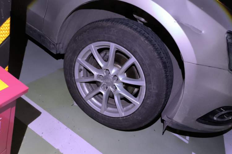 Used Audi Q5 2016 40 TFSI Trendy Edition Right Front Wheel Hub