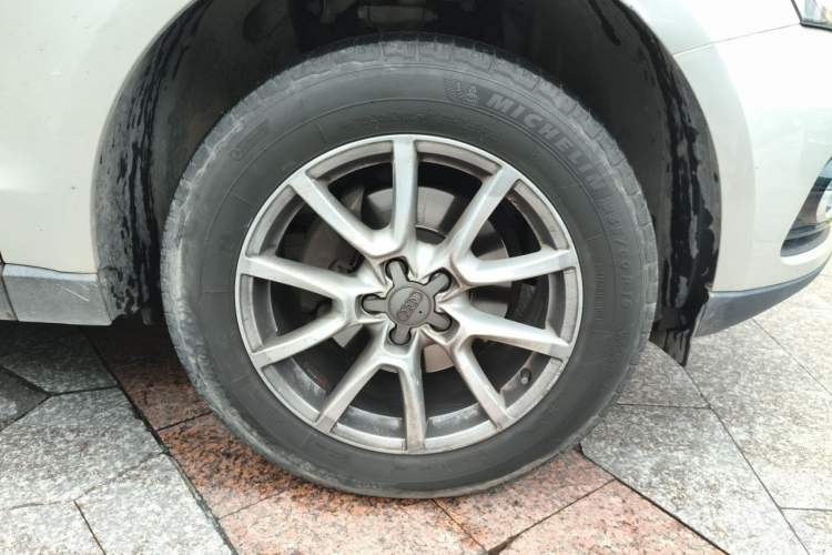 Used Audi Q5 2016 40 TFSI Trendy Edition Right Front Wheel Hub